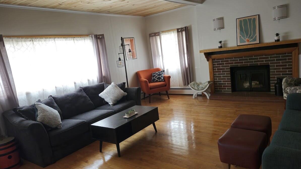 50 Beech Street East Millinocket, ME 04430 - Photo 18 of 47 Living room