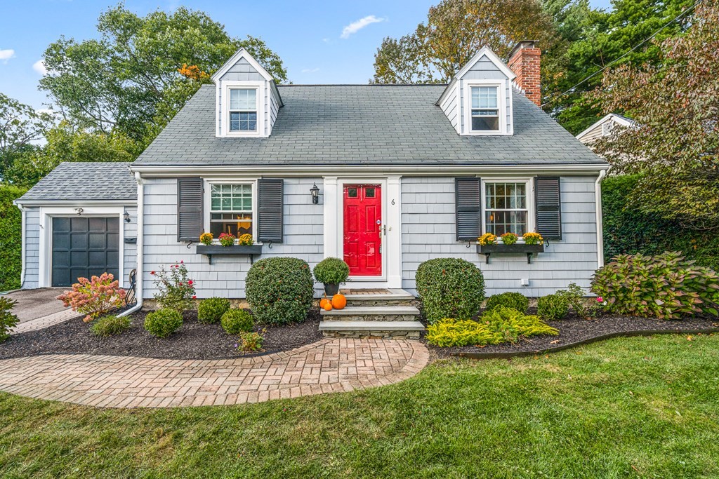 6 Laurel Road Lynnfield, MA 01940 - Photo 1 of 33 Gallery Image 1