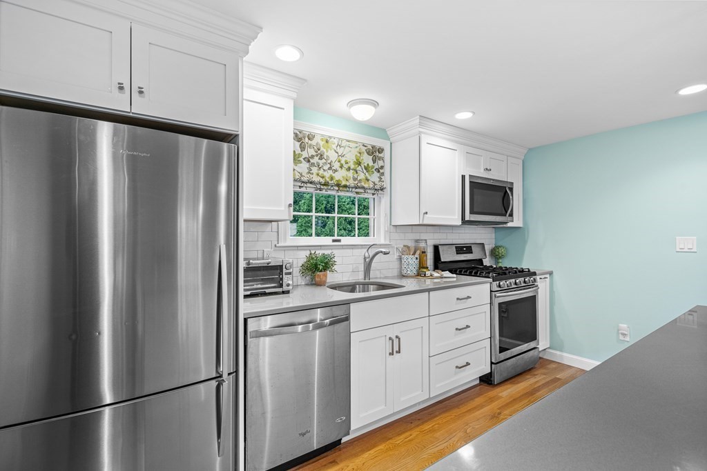 6 Laurel Road Lynnfield, MA 01940 - Photo 11 of 33 Gallery Image 11