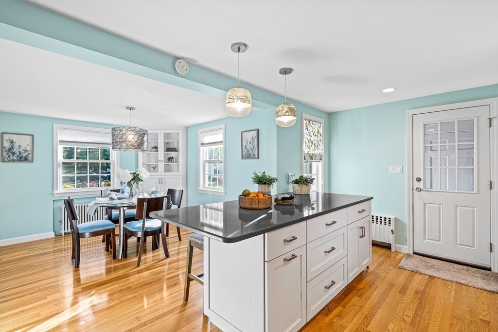 6 Laurel Road Lynnfield, MA 01940 - Photo 13 of 33 Gallery Image 13