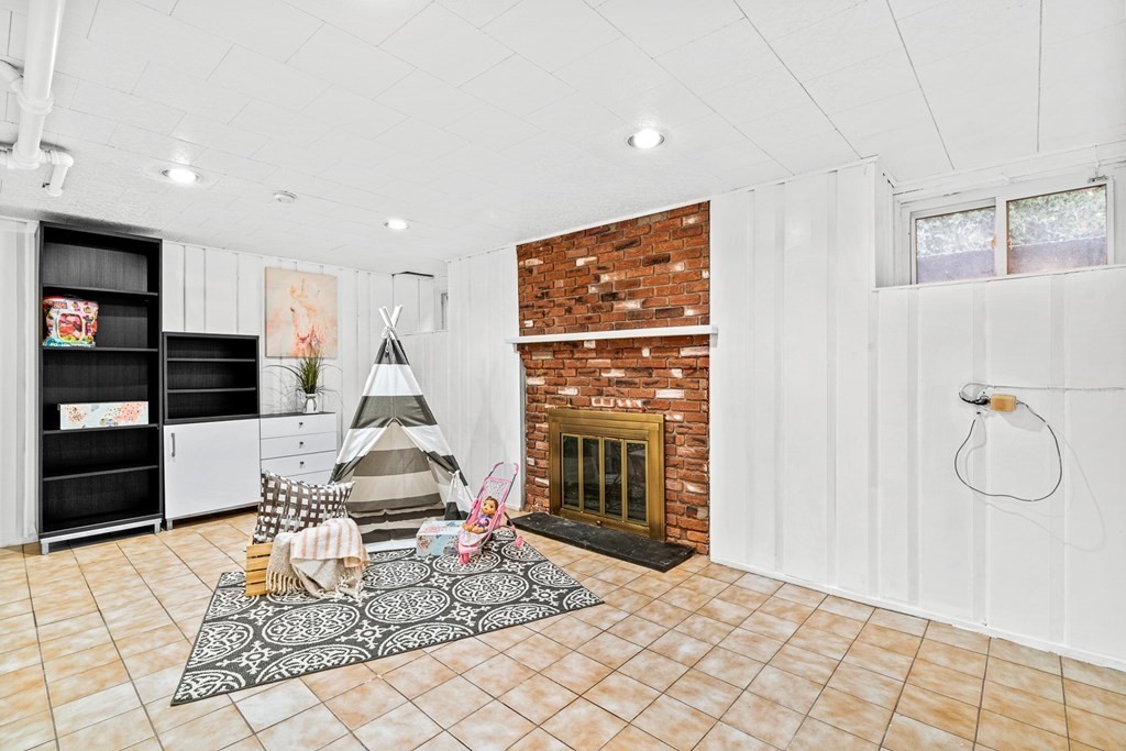 6 Laurel Road Lynnfield, MA 01940 - Photo 23 of 33 Gallery Image 23