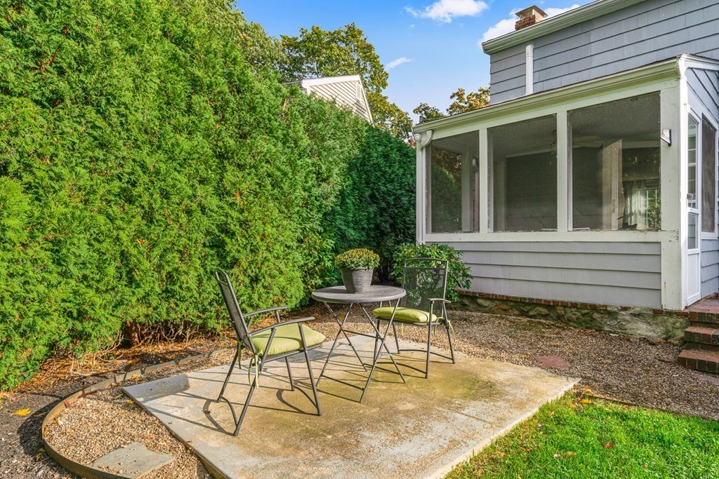 6 Laurel Road Lynnfield, MA 01940 - Photo 25 of 33 Gallery Image 25