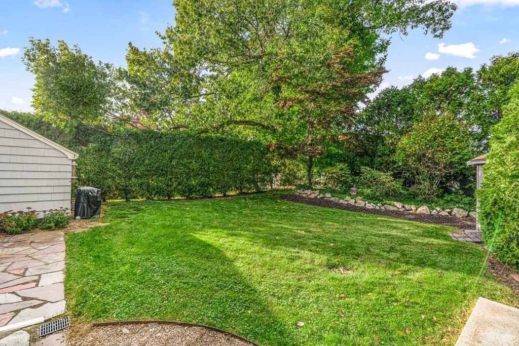 6 Laurel Road Lynnfield, MA 01940 - Photo 26 of 33 Gallery Image 26