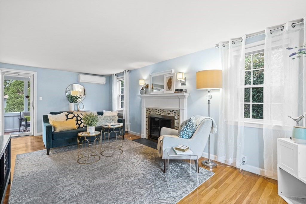 6 Laurel Road Lynnfield, MA 01940 - Photo 3 of 33 Gallery Image 3