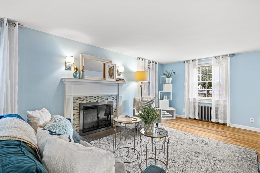 6 Laurel Road Lynnfield, MA 01940 - Photo 4 of 33 Gallery Image 4