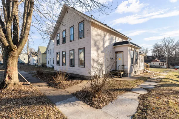 $114,900 | 1527 West 6th Street, Davenport, IA 52802