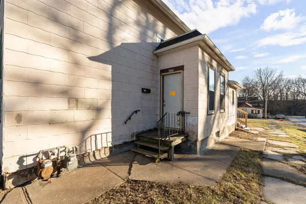 $114,900 | 1527 West 6th Street, Davenport, IA 52802