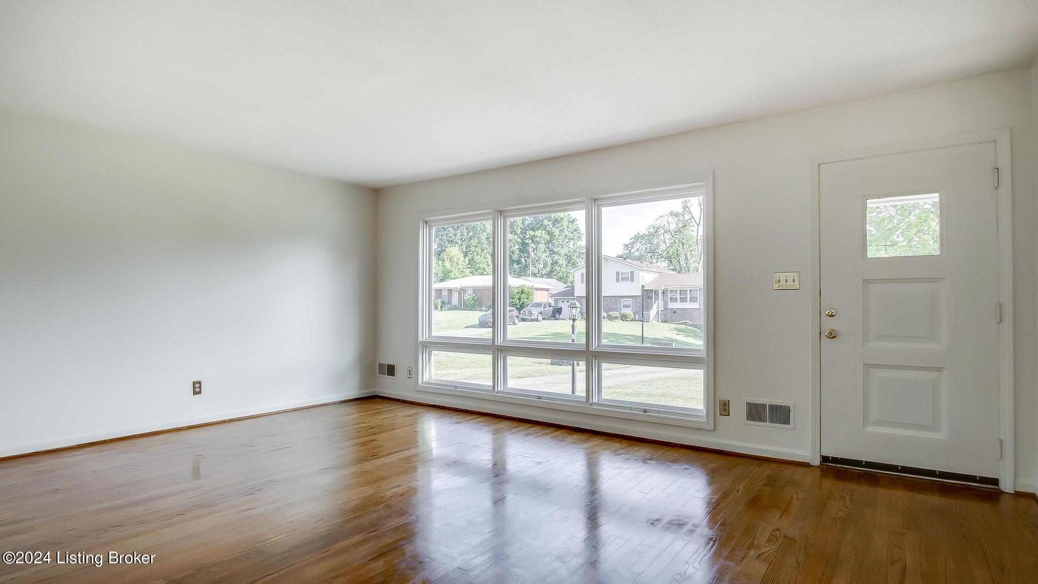 2108 Janlyn Road Louisville, KY 40299 - Photo 4 of 38 2108_JanlynRd_40299_0012