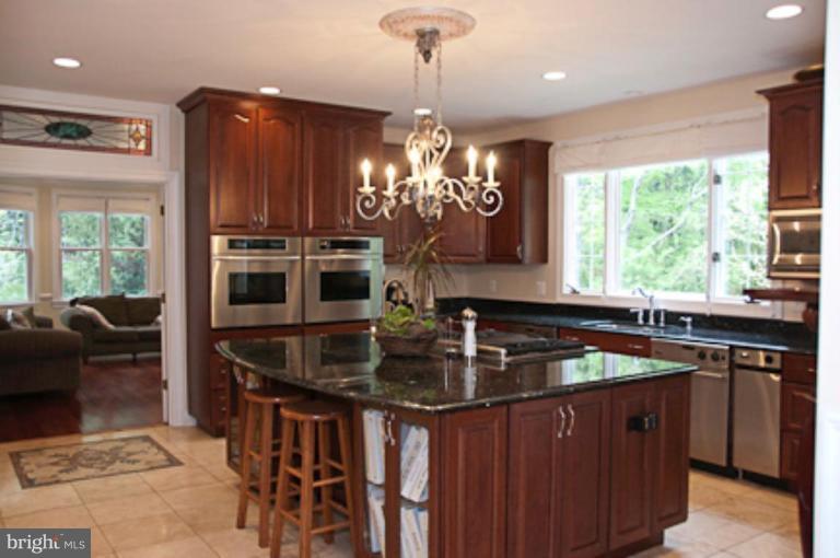 13513 Esworthy Road Darnestown, MD 20874 - Photo 16 of 30 Kitchen