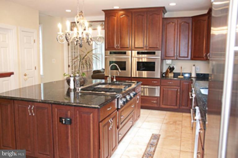 13513 Esworthy Road Darnestown, MD 20874 - Photo 17 of 30 Kitchen #2