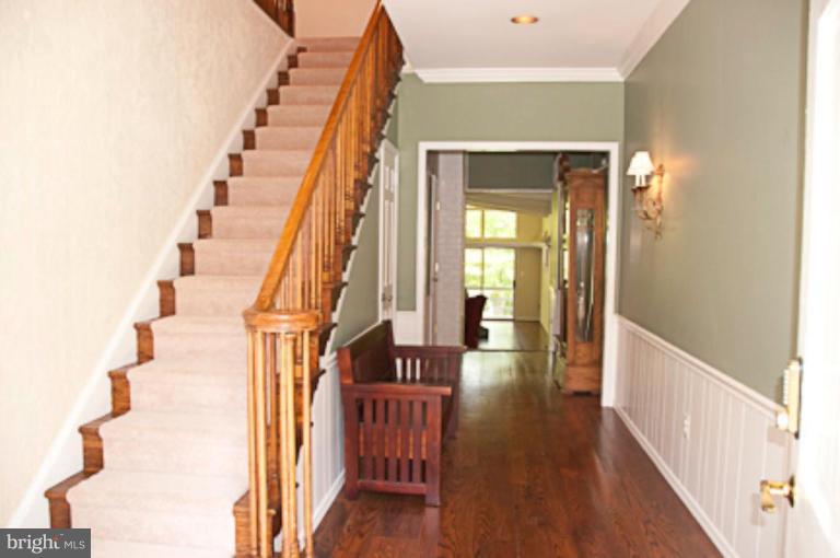 13513 Esworthy Road Darnestown, MD 20874 - Photo 3 of 30 Entrance / Foyer