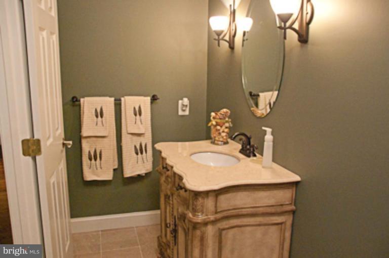 13513 Esworthy Road Darnestown, MD 20874 - Photo 22 of 30 Bath #1