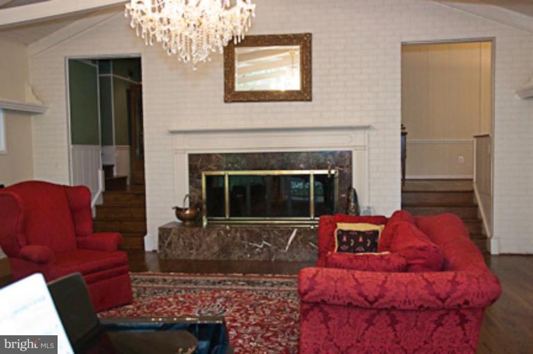 13513 Esworthy Road Darnestown, MD 20874 - Photo 23 of 30 Great Room
