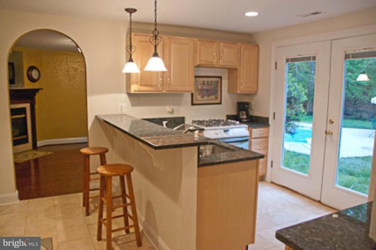 13513 Esworthy Road Darnestown, MD 20874 - Photo 29 of 30 Apartment Kitchen