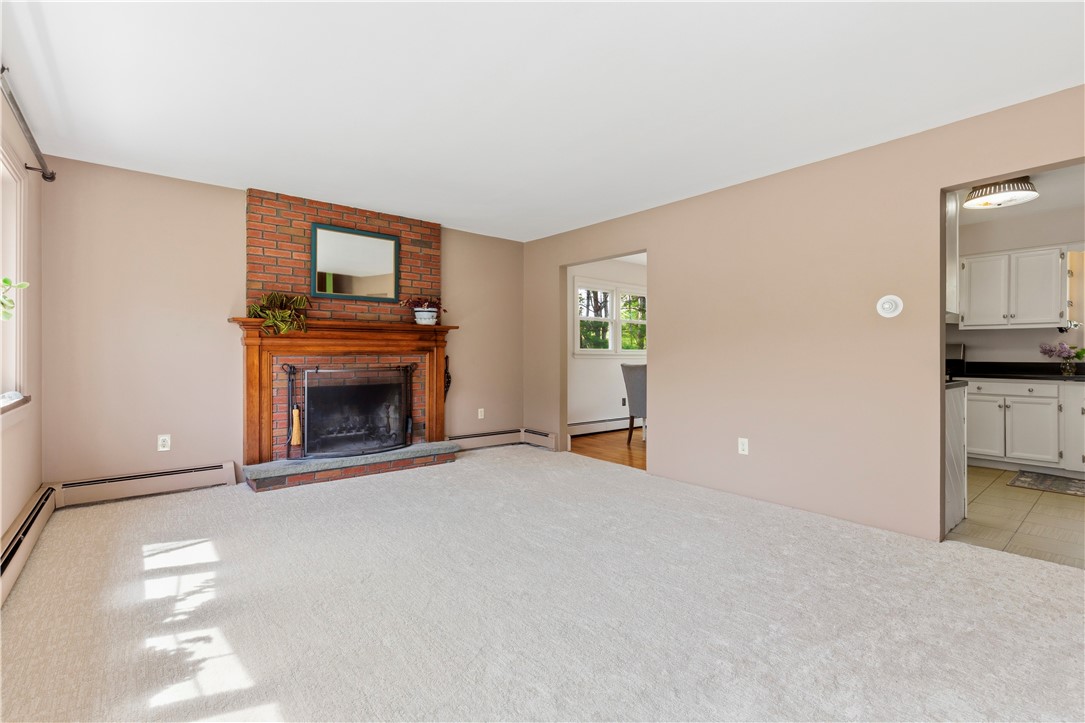 51 Quannacut Road Westerly, RI 02891 - Photo 3 of 38