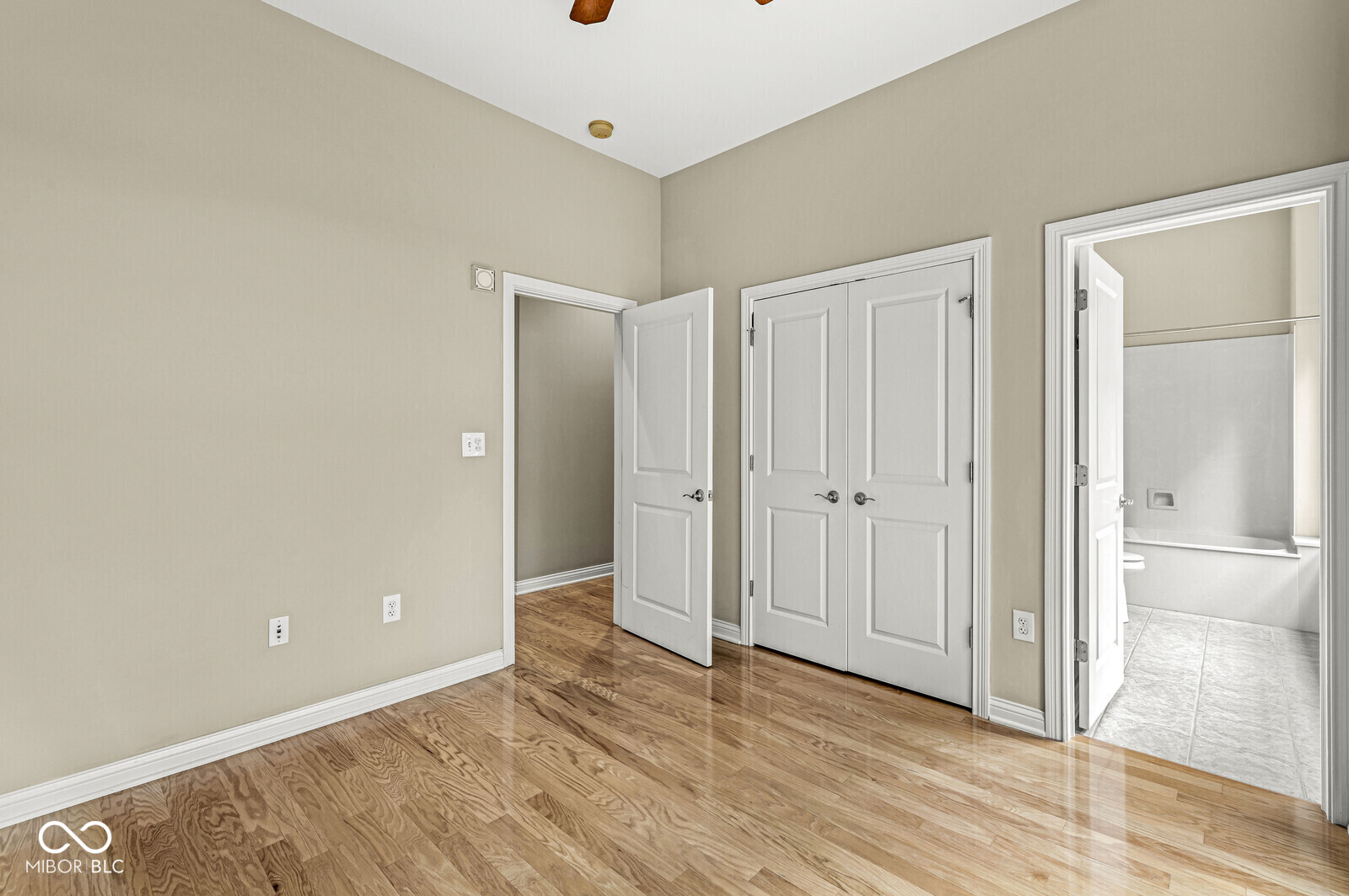 350 North Meridian Street, Unit 901 Indianapolis, IN 46204 - Photo 29 of 55