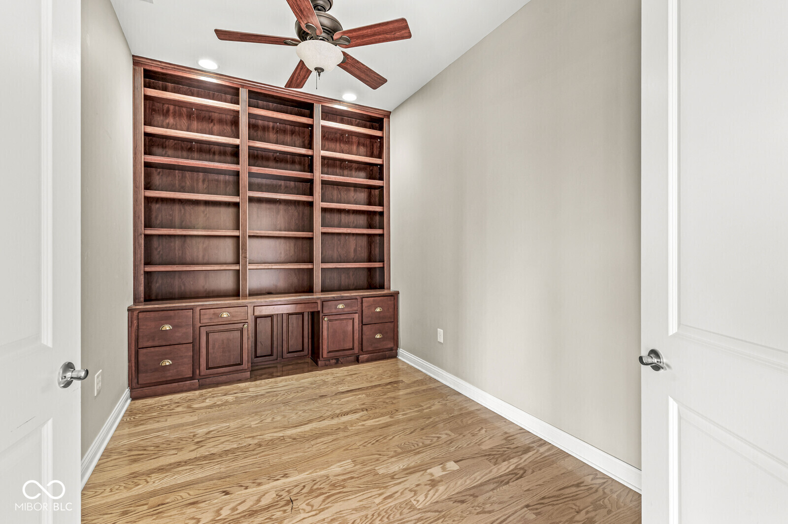 350 North Meridian Street, Unit 901 Indianapolis, IN 46204 - Photo 34 of 55