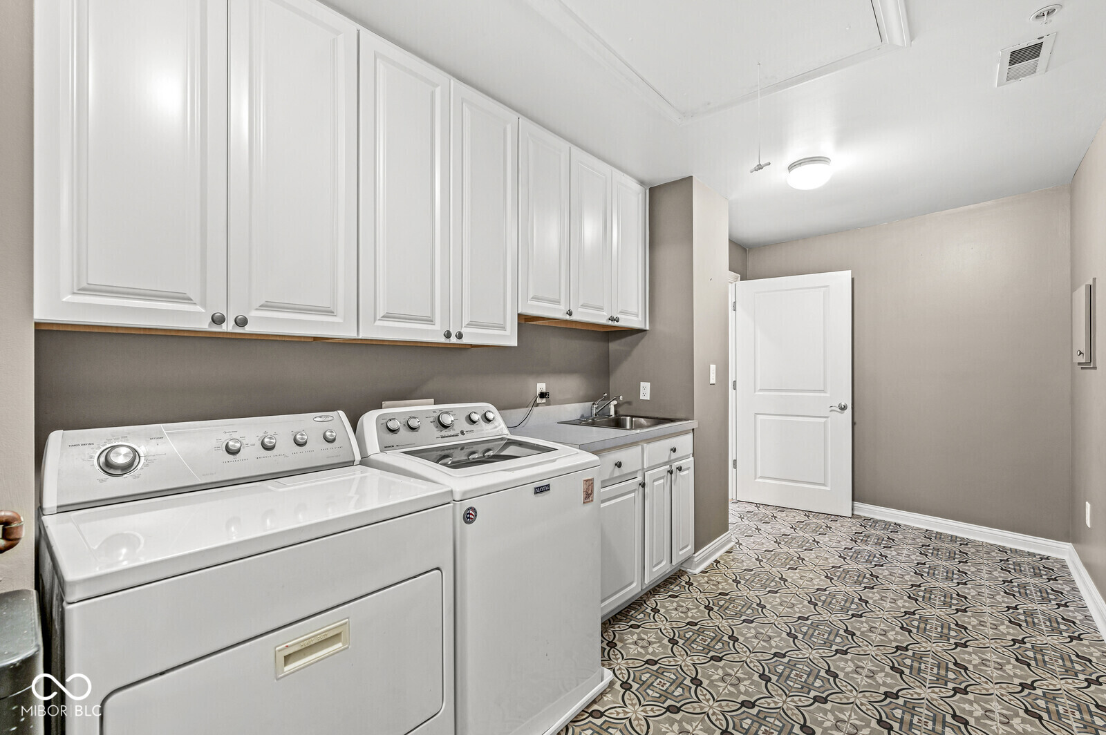 350 North Meridian Street, Unit 901 Indianapolis, IN 46204 - Photo 38 of 55