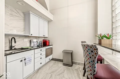 $899,900 | 350 North Meridian Street, Unit 901, Indianapolis, IN 46204