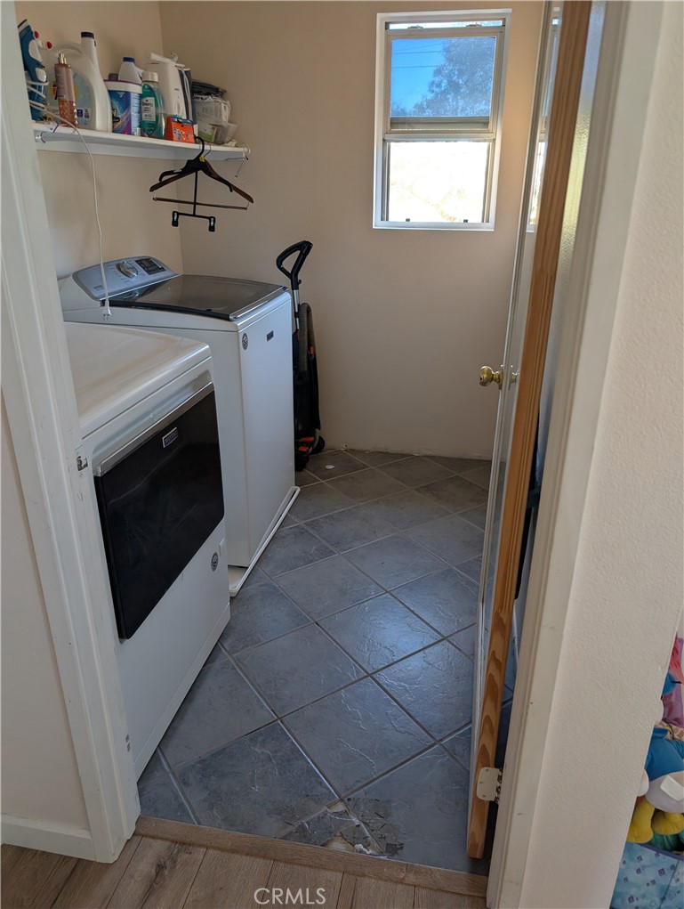 7397 McClellan Court Fontana, CA 92336 - Photo 11 of 14 a utility room with a sink dryer and washer