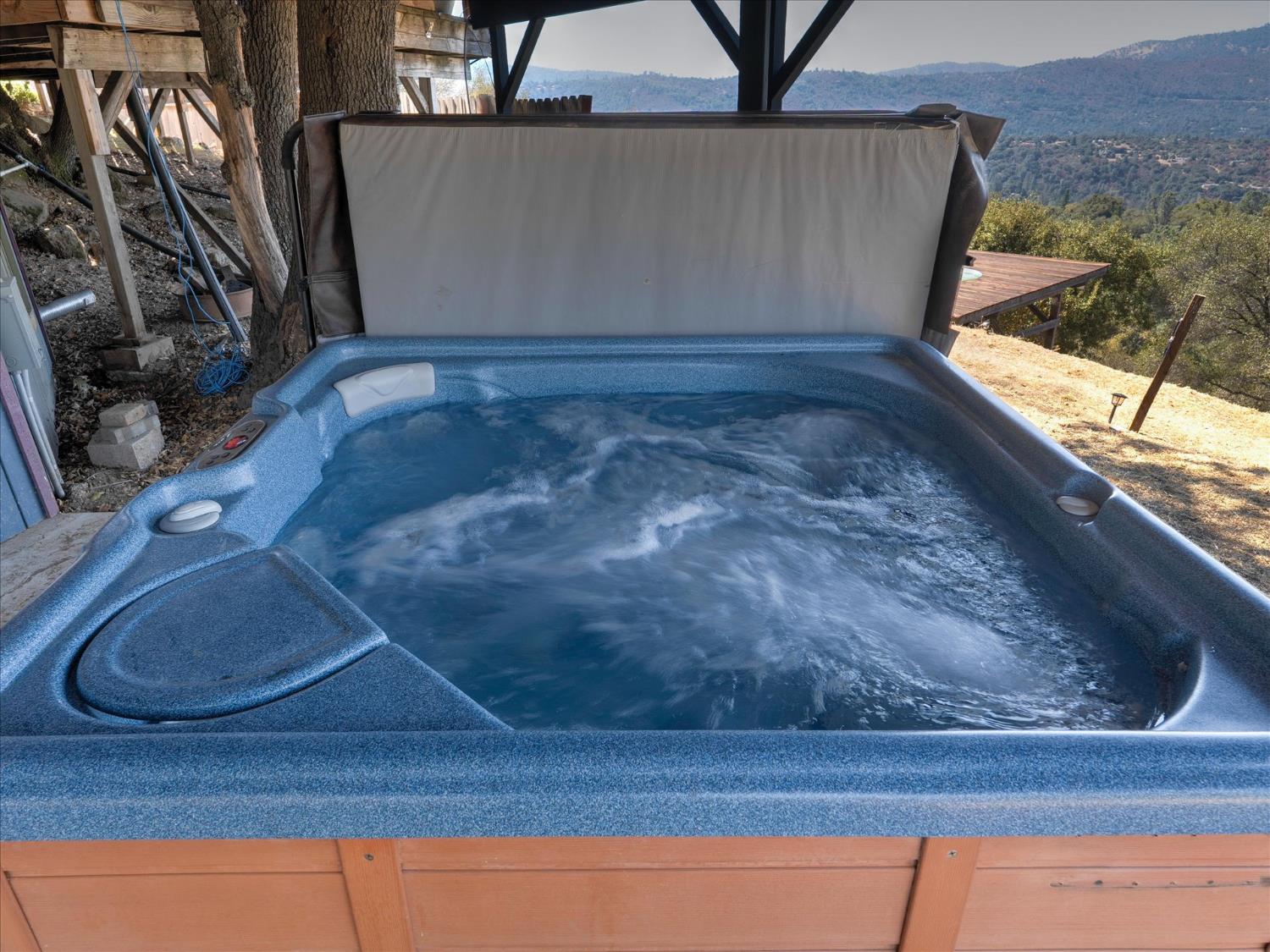 51571 Coyote Ridge Road Oakhurst, CA 93644 - Photo 28 of 83 Private spa for Vista Escape