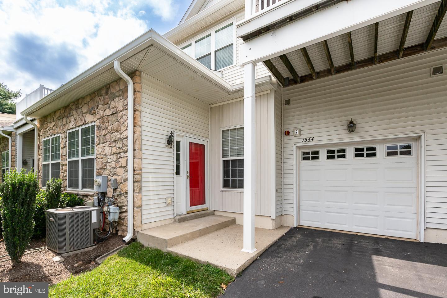 1564 Nicklaus Drive Springfield, PA 19064 - Photo 3 of 32