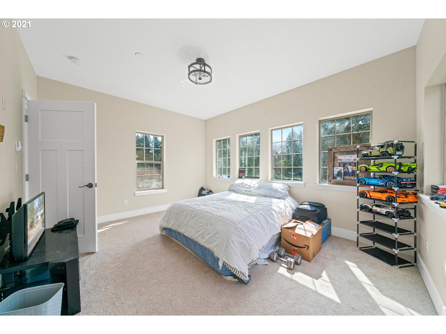 2110 Pioneer Street Ridgefield, WA 98642 - Photo 18 of 32 a bedroom with a bed and a window