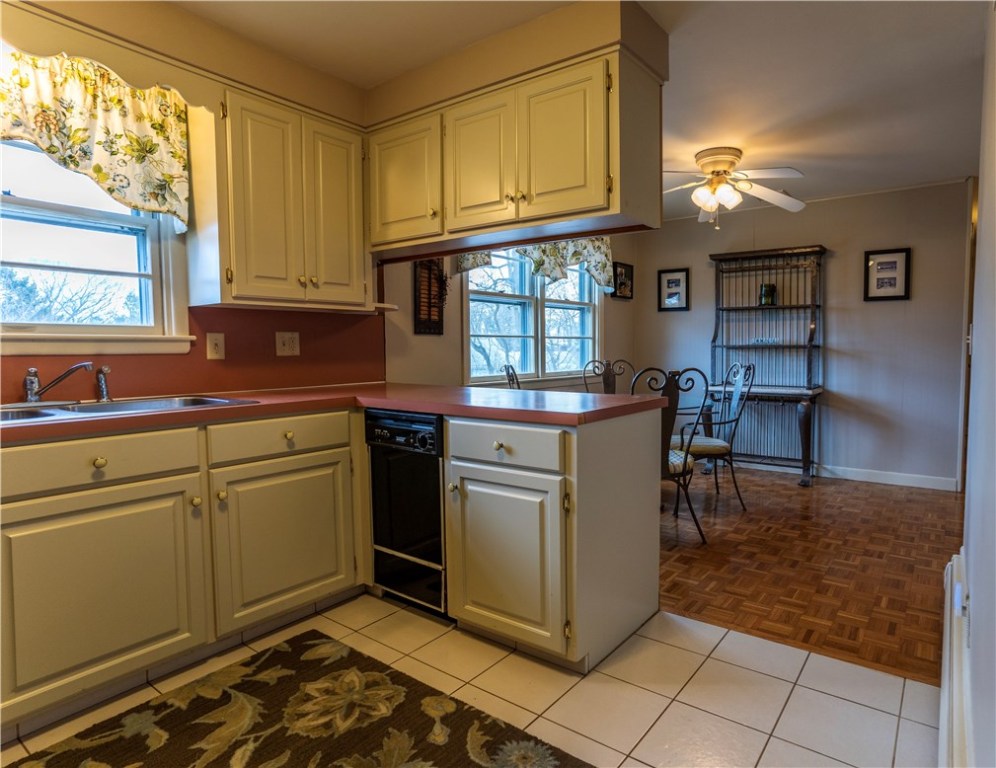 28 Cormier Road Lincoln, RI 02865 - Photo 8 of 21 Gallery Image 8