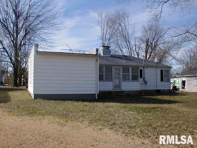 413 Charlotte Road Marion, IL 62959 - Photo 4 of 25 Gallery Image 4