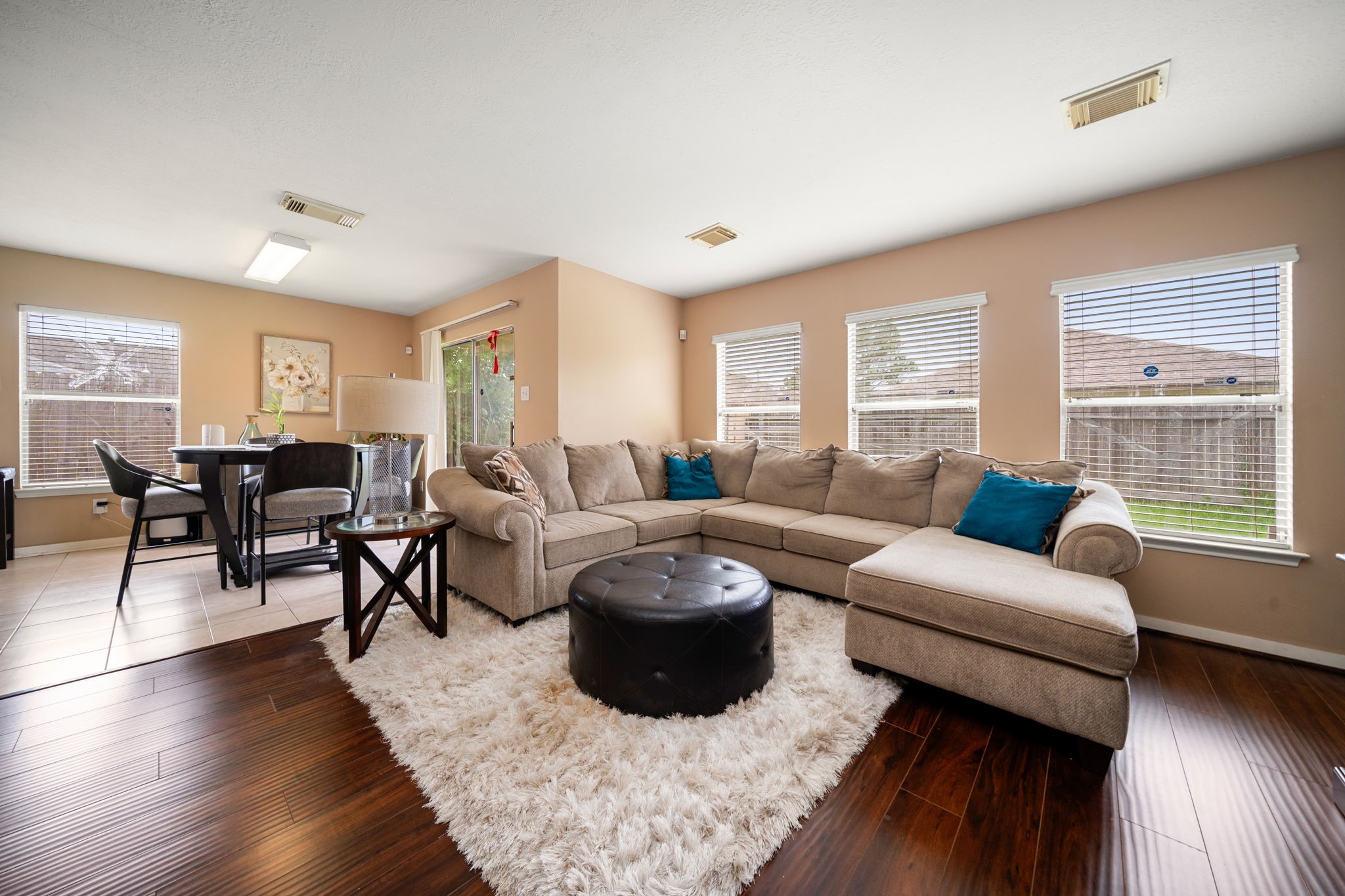 16602 Lazy Ridge Road Houston, TX 77053 - Photo 6 of 16 Comfortable living area.