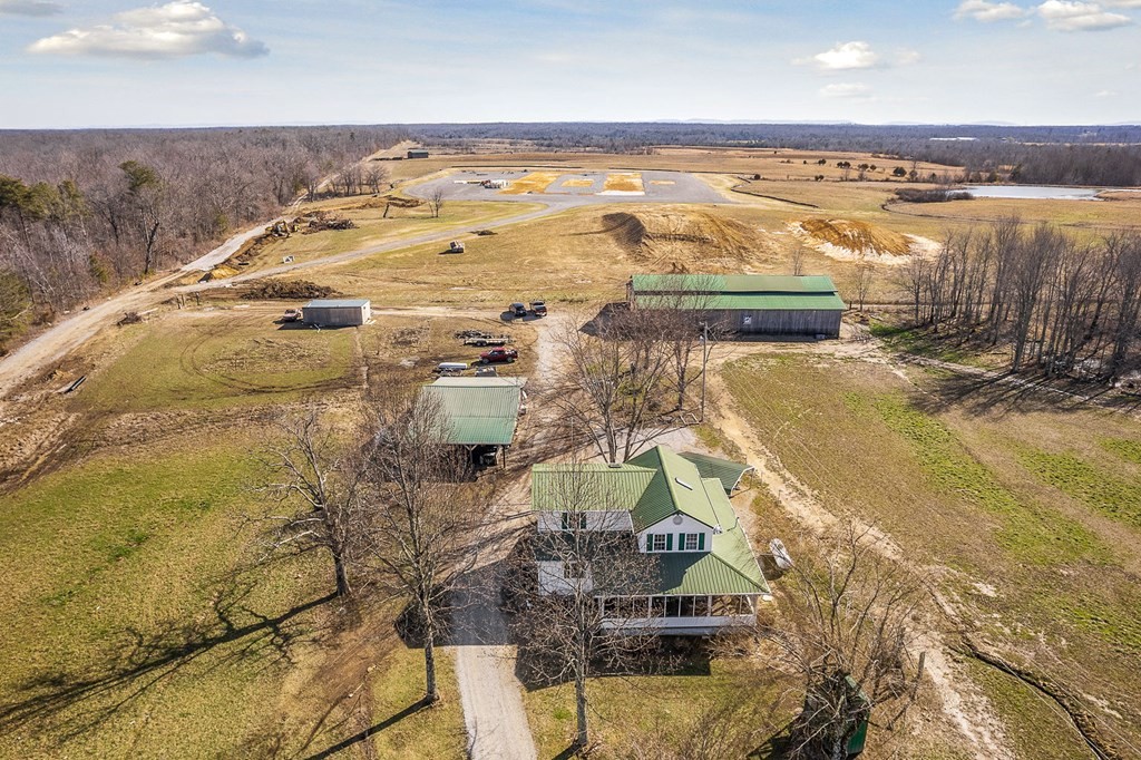 1736 Dripping Springs Road Monterey, TN 38574 - Photo 11 of 62 Gallery Image 11