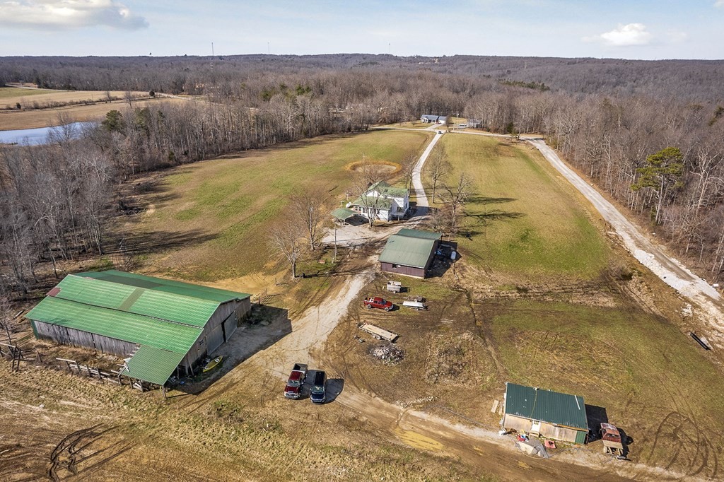 1736 Dripping Springs Road Monterey, TN 38574 - Photo 7 of 62 Gallery Image 7
