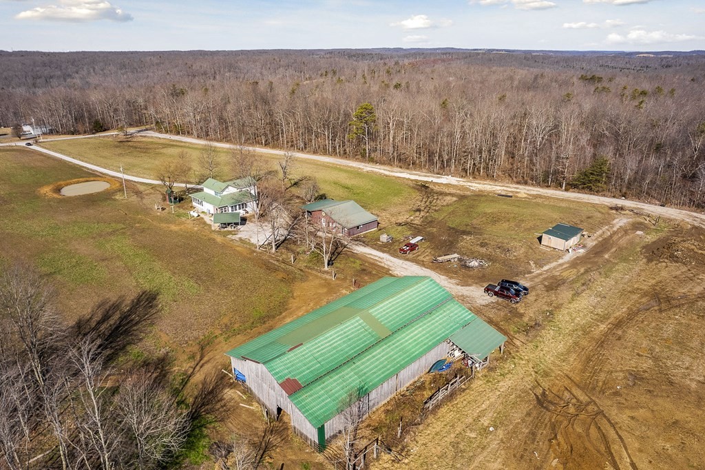 1736 Dripping Springs Road Monterey, TN 38574 - Photo 8 of 62 Gallery Image 8