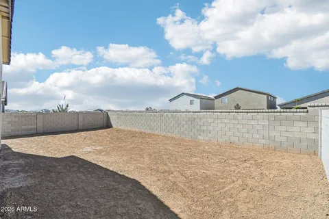 a view of an house with backyard and bushes