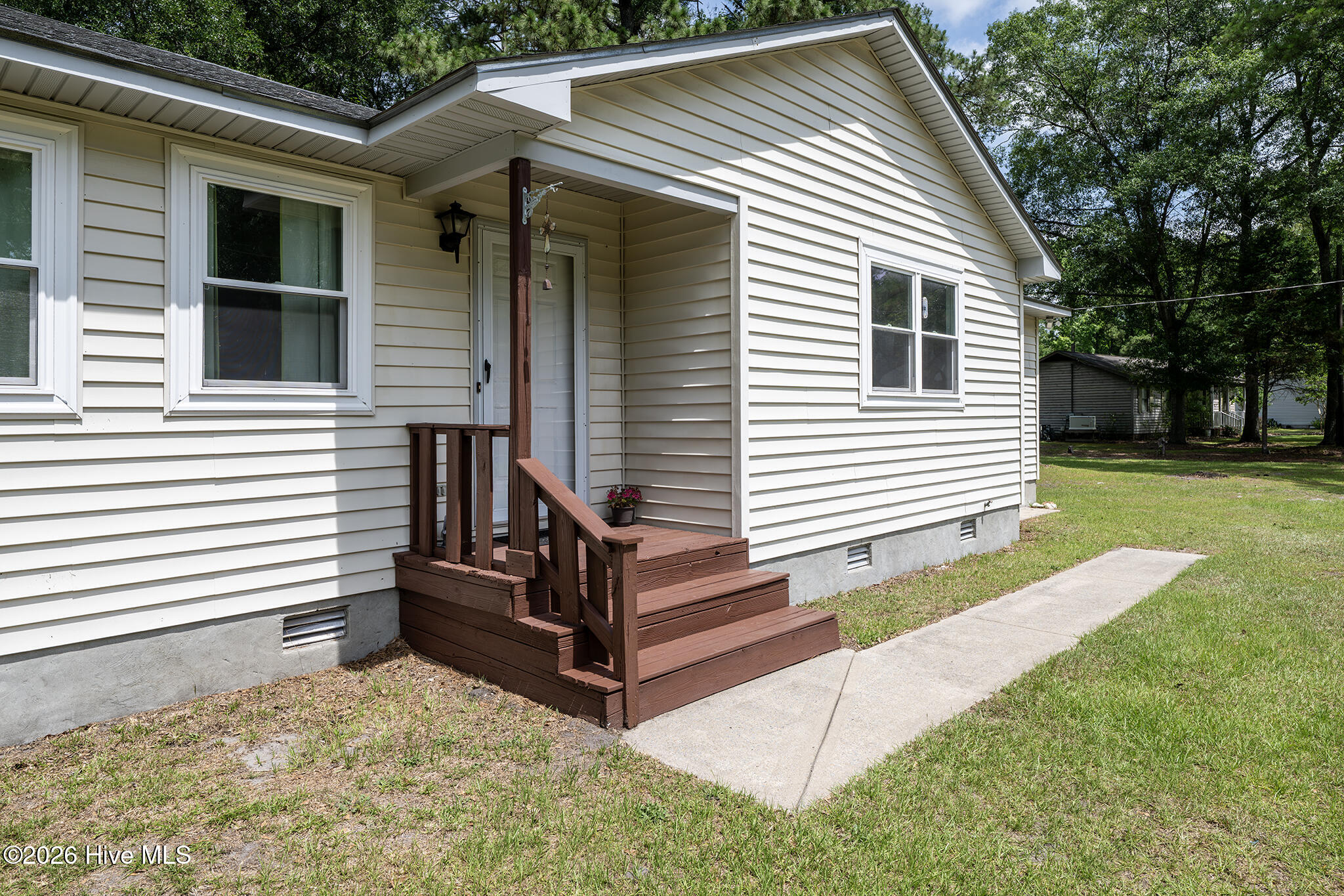 2013 Ridge Road New Bern, NC 28560 - Photo 7 of 42 Front Entry