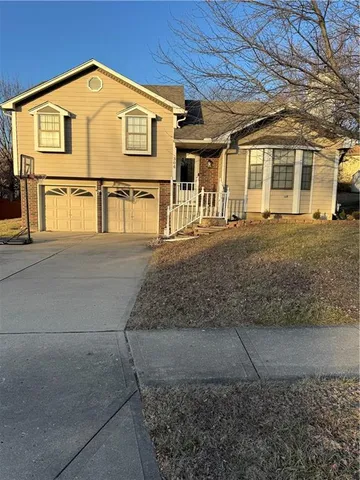 $300,000 | 304 West Calico Drive, Raymore, MO 64083