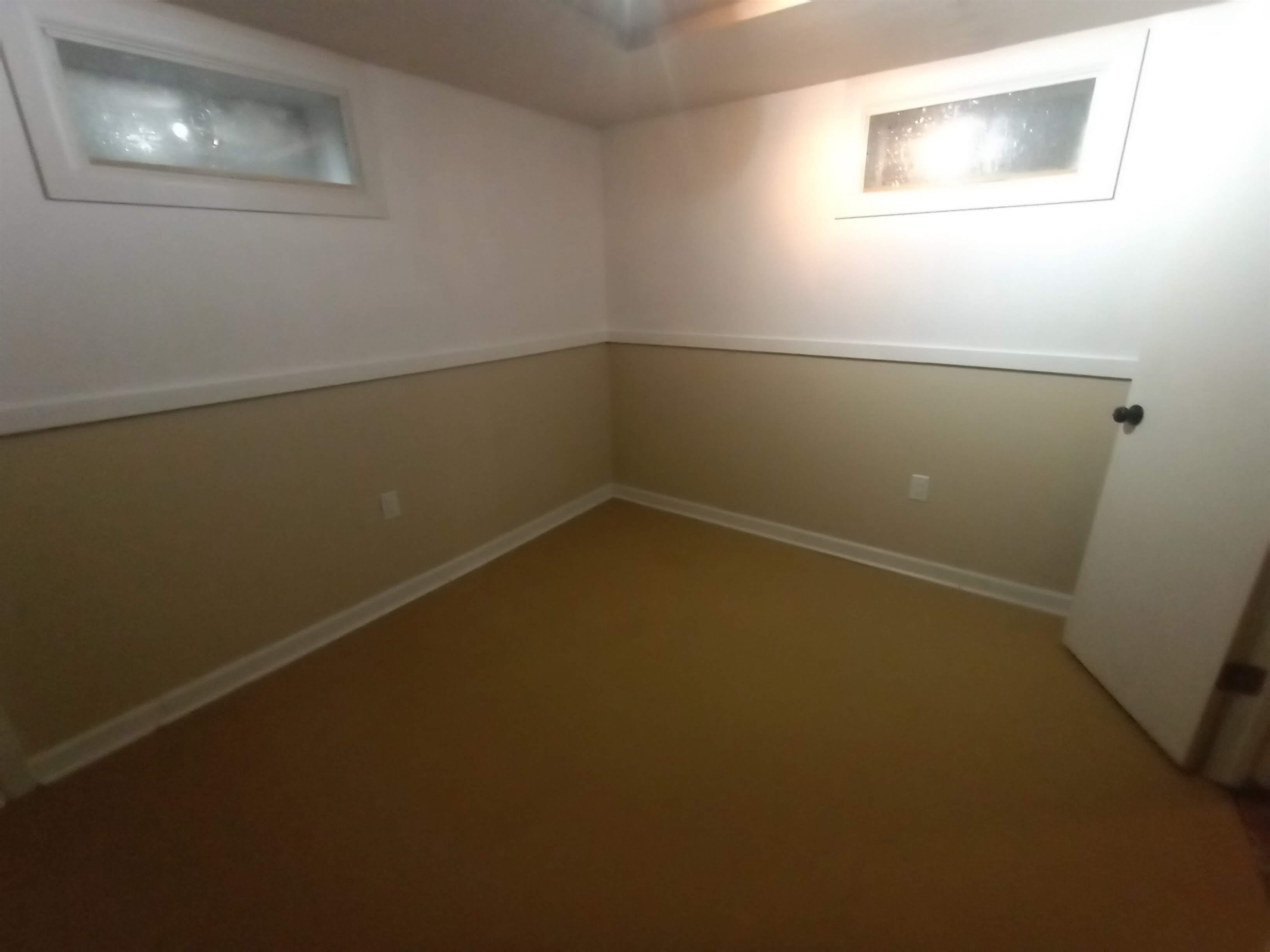 5242 Brookview Road Rockford, IL 61107 - Photo 32 of 44 an empty room with a window
