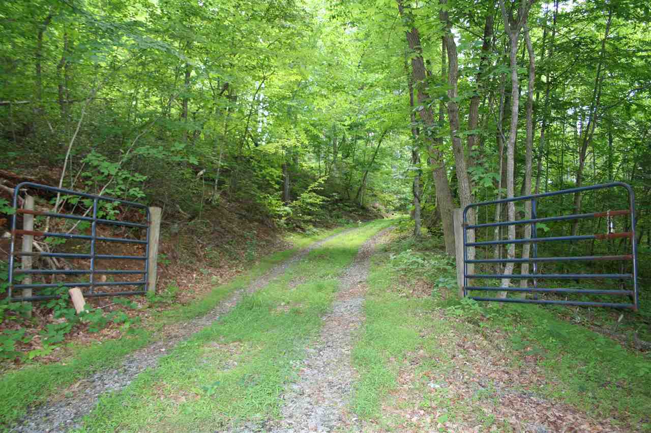 South F T Valley Road Sperryville, VA 22740 - Photo 4 of 7 Entrance through gate