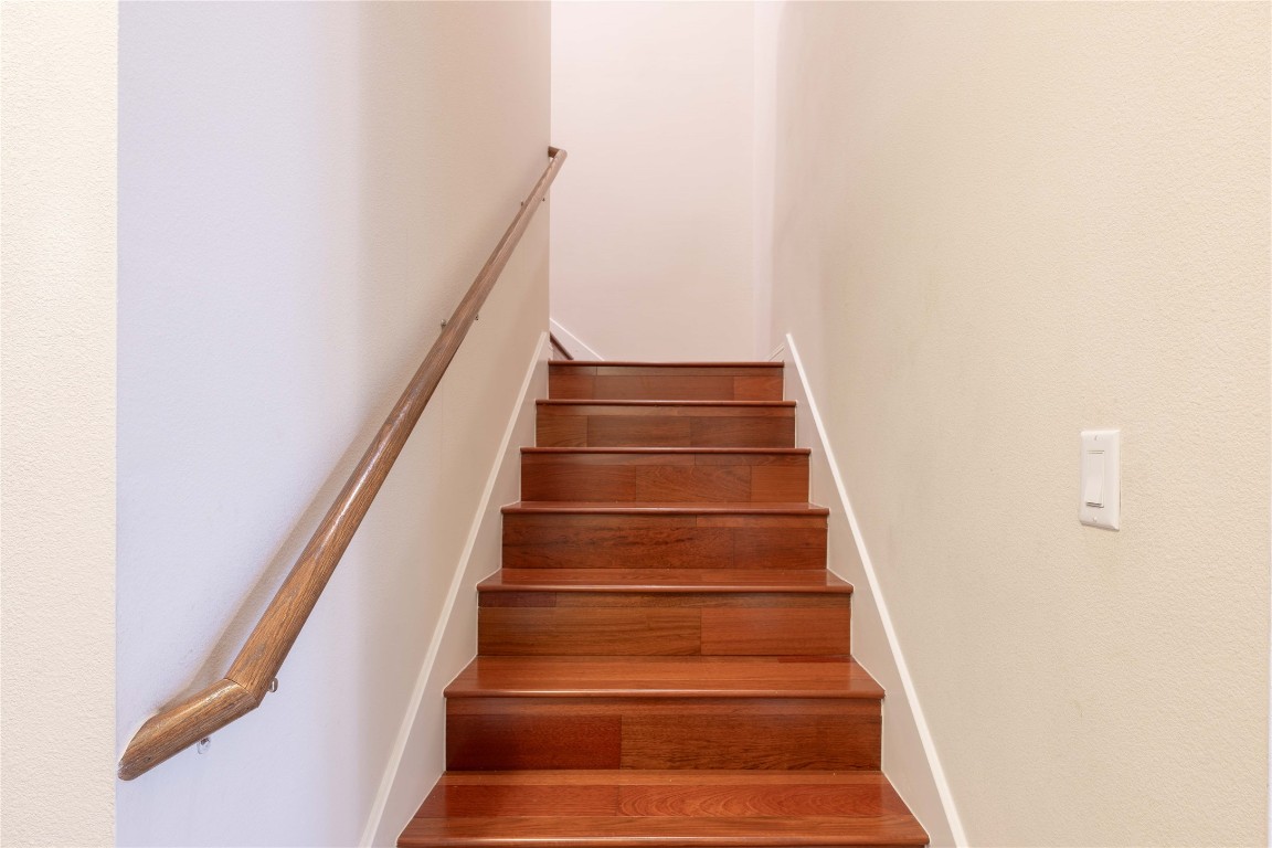 13800 Lyndhurst Street, Unit 281 Austin, TX 78717 - Photo 18 of 33 View of stairway