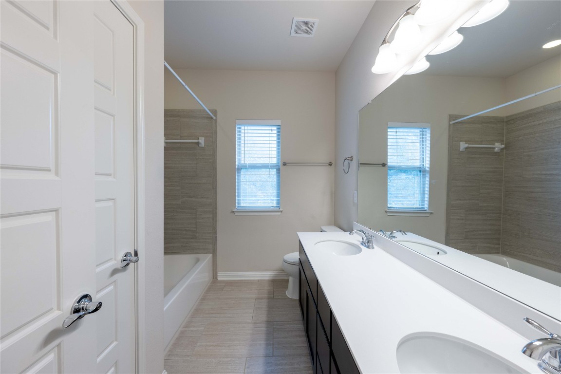 13800 Lyndhurst Street, Unit 281 Austin, TX 78717 - Photo 31 of 33 Full bathroom with washtub / shower combination, double vanity, and plenty of natural light on the second floor
