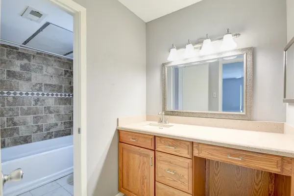 $1,100 | 2800 Jeanetta Street, Unit 2302, Houston, TX 77063