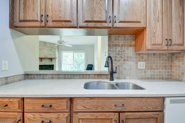 $1,100 | 2800 Jeanetta Street, Unit 2302, Houston, TX 77063