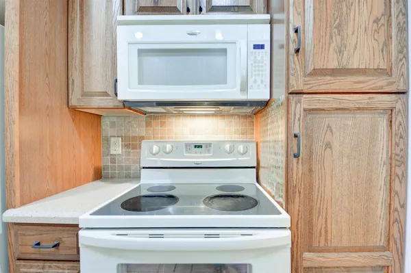 $1,100 | 2800 Jeanetta Street, Unit 2302, Houston, TX 77063