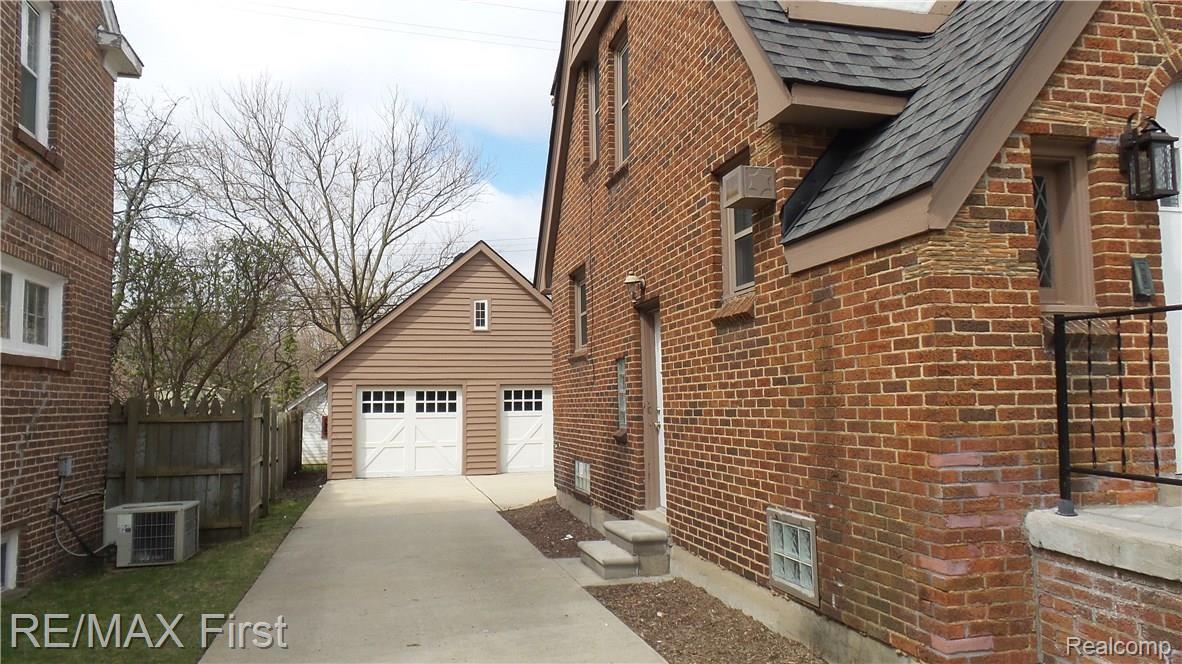140 Chippewa Road Pontiac, MI 48341 - Photo 13 of 46 20170412_114354.jpg