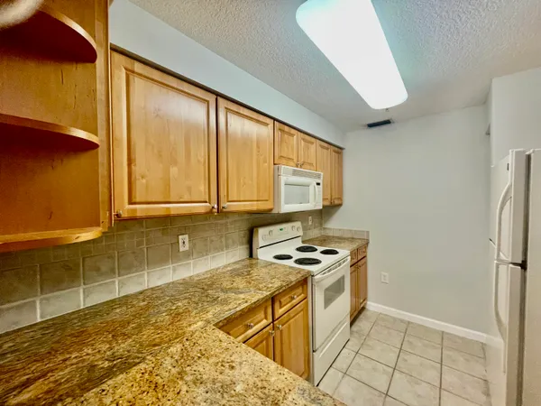 $2,650 | 2054 Alta Meadows Lane, Unit 2407, Delray Beach, FL 33444