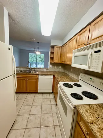 $2,650 | 2054 Alta Meadows Lane, Unit 2407, Delray Beach, FL 33444