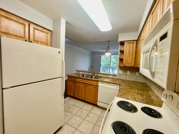$2,650 | 2054 Alta Meadows Lane, Unit 2407, Delray Beach, FL 33444