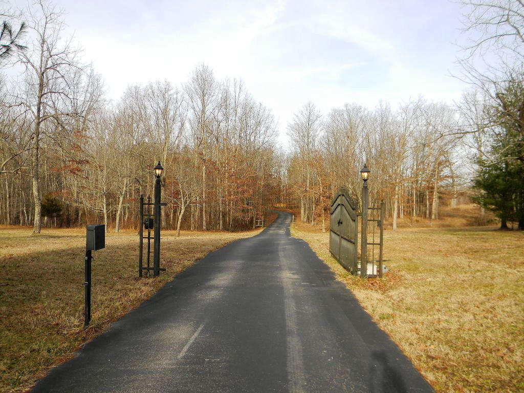 386 Rogers Road Crossville, TN 38571 - Photo 2 of 39 02
