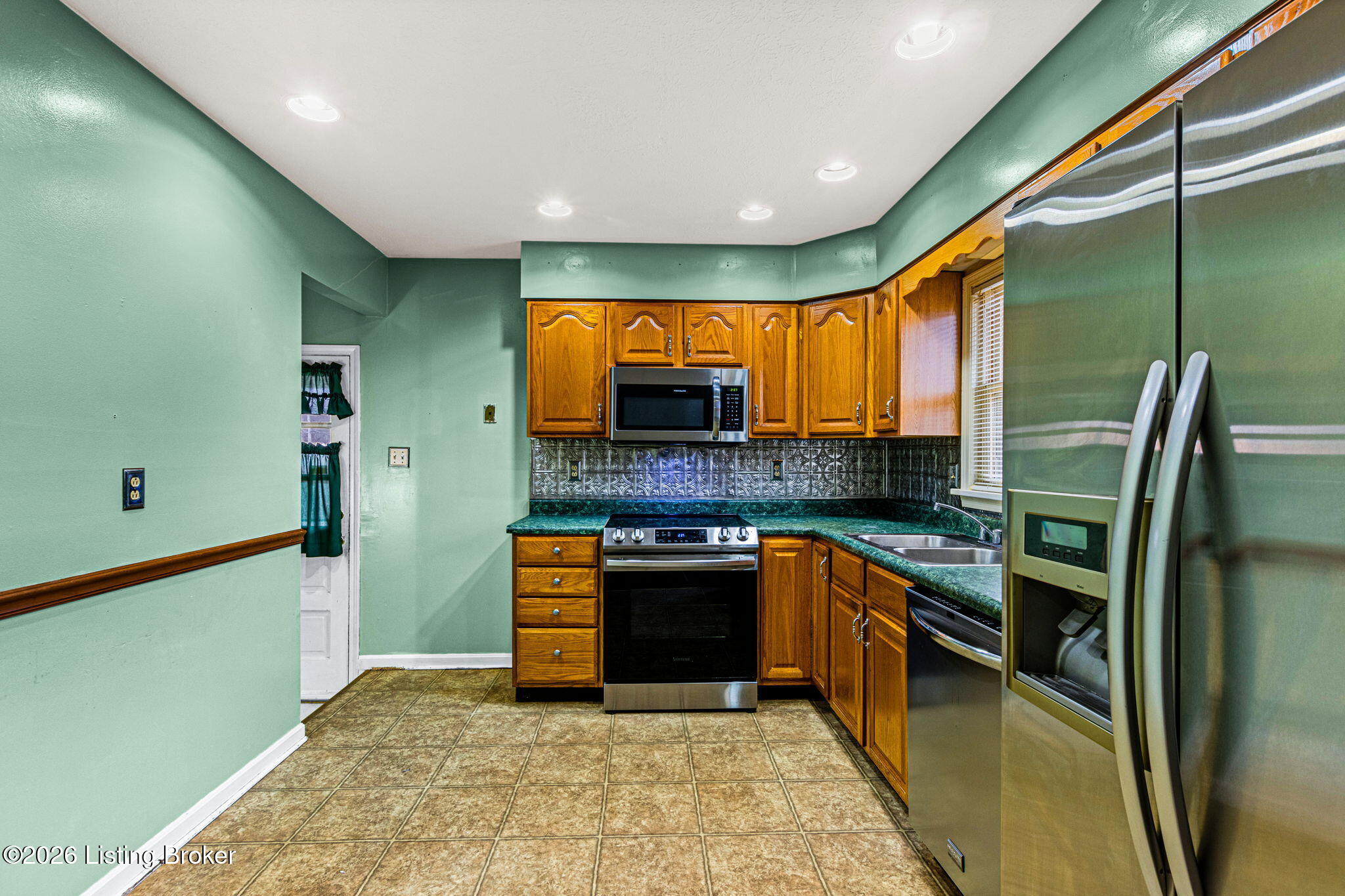 4437 Malcolm Road Louisville, KY 40216 - Photo 11 of 44 11-web-or-mls-696A5355 (2)