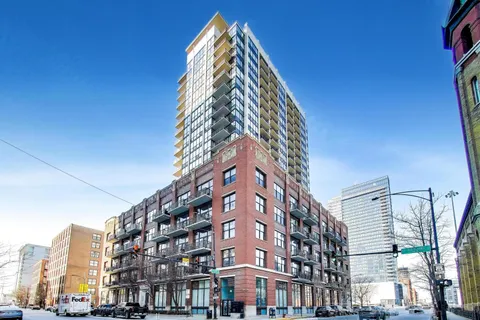 $389,900 | 210 South Desplaines Street, Unit 907, Chicago, IL 60661